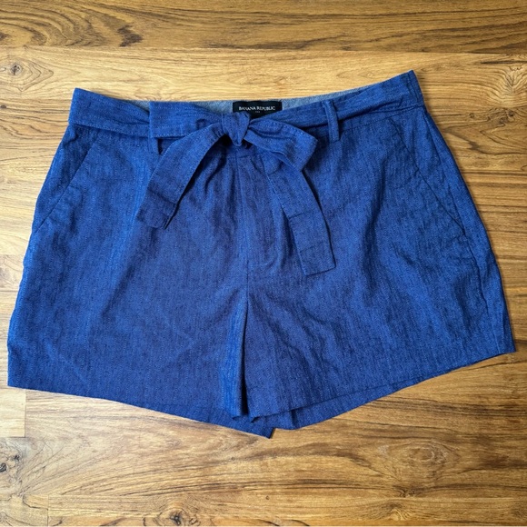 Banana Republic Pants - Banana Republic Shorts Women’s 10 Front Bow 4” Inseam